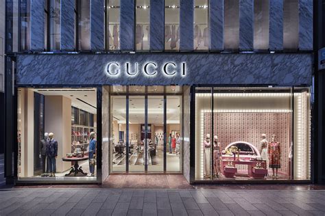 gucci store exterior